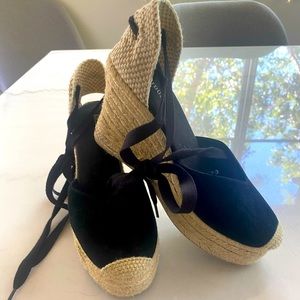 SOLUDOS LACED ESPADRILLES BLACK SUEDE WEDGE SANDALS, SIZE 7 , FITS LIKE 7.5